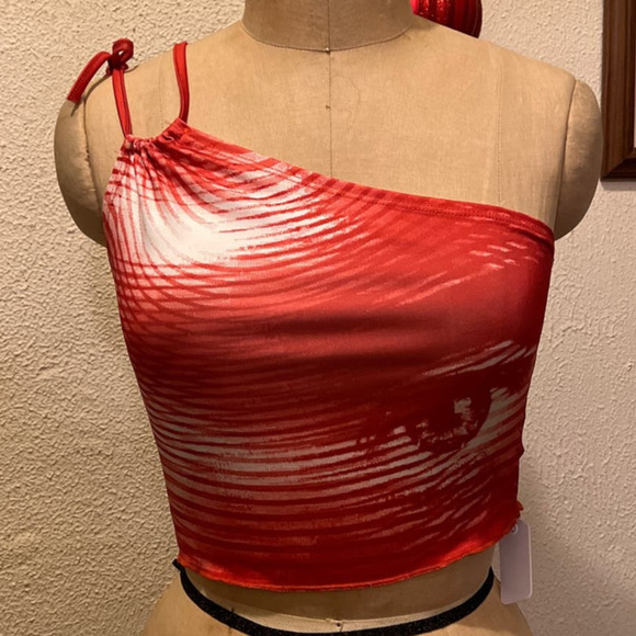 Cape Clique One Shoulder Tie Eye Graphic Cami Crop Top NWT Size 6 Medium - Picture 2 of 8